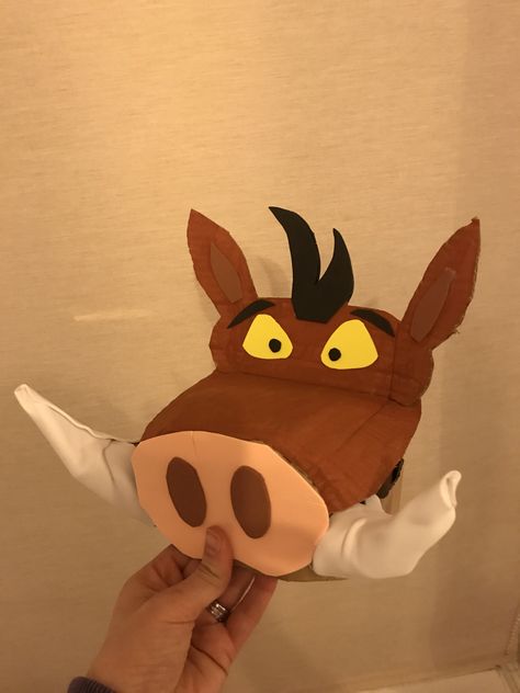 Fancy dress. Pumba head dress. Made from cardboard, painted & with adhesive foam. Lion King. Worn with brown leggings & tshirt with brown fur tail. The Lion King Costumes Diy, Lion King Dress Up, Diy Timon And Pumba Costume, Pumba Costume Diy, Pumba Lion King Costume, Diy Lion King Costumes, Lion King Costume Ideas, Timon And Pumba Costume, Lion King Costumes Diy