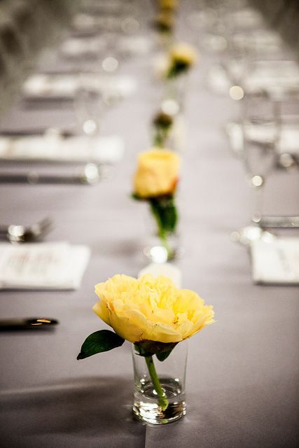 Wedding reception table; flowers by Pot & Box, photo by Sam Doyle Photography. Flyer Inspiration, Yellow Rose Flower, Yellow Wedding Flowers, Tafel Decor, Rose Centerpieces, Box Photo, Wedding Table Flowers, Flowers Yellow, Wedding Reception Tables