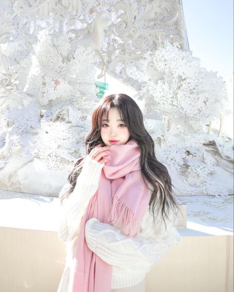 Winter Dps, Merry Pinkmas, Outgoing Outfits, Christmas Poses, Korean Makeup Look, Harbin, Korean Aesthetic, Girls Wardrobe, Videos Design