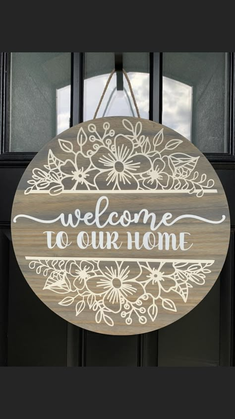 Wood Sign Ideas, Painted Wooden Signs, Door Hangers Diy, Wooden Signs Diy, Door Signs Diy, Wooden Door Signs, Round Wood Sign, Diy Wood Signs, Paint Diy