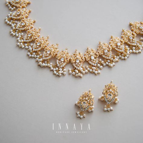 Pakistani Gold Jewelry, Gold Necklace Wedding, Bridal Jewellery Inspiration, Indian Wedding Jewelry Sets, Neck Pieces Jewelry, Indian Bridal Jewelry Sets, Gold Plated Jewellery, Asian Jewelry, Fancy Jewellery Designs