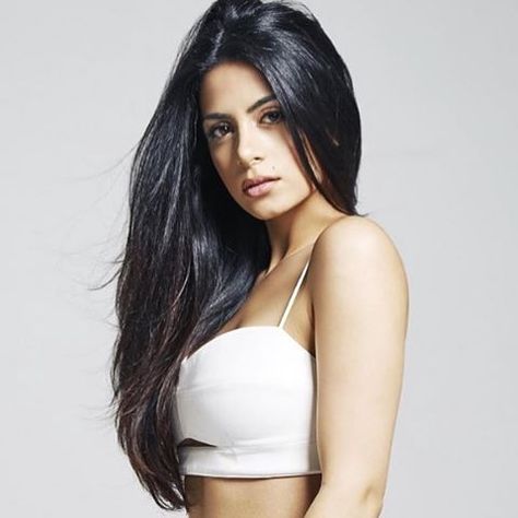 Photoshoot @emeraudetoubia  Via @hairbyjmichael  #Shadowhunters #Repost #izzylightwood #isabelle #Izzy #lightwood #emeraudetoubia #shadowhunterstv Izzy Lightwood, Instagram Photoshoot, Isabelle Lightwood, Shadow Hunters, Shadowhunters, Face Claims, Basic Tank Top, Camisole Top, Bags For Women