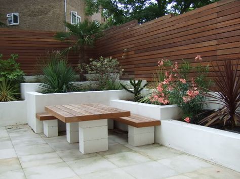 Kursi Outdoor, Cinder Block Furniture, Small Garden Table, Cinder Block Garden, Walled Garden, Contemporary Garden, Cinder Block, Plants And Flowers, Garden Seating