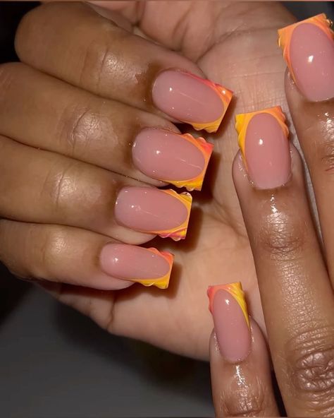 Summer Holiday Nail Inspiration, Short Square French Tip Nails Summer, Holiday Nails Ideas Summer, Summer Holiday Nail Designs, Dope Nail Designs Classy Short Acrylic, Spring Nail Sets Short, Holiday Nail Inspo Summer, Simple Summer Nails Square, Summer Nail Inspo Square