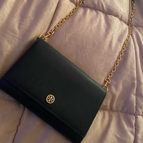 Tory burch crossbody bag, hardly used. Tory Burch Crossbody Bag, Tory Burch Purse, Tory Burch Crossbody, Cute Bags, Fit Check, Coach Dinky Crossbody, Purses Crossbody, Tory Burch, Crossbody Bag