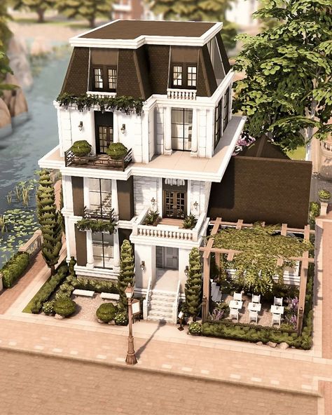 Sarina Sims | Sims 4 Builds (@sarina_sims) • Instagram photos and videos Sims 4 Fancy Apartment, Sims 4 Lounge Lot Ideas, The Sims 4 Community Lot Ideas, Sims Balcony, Gallery Houses Sims 4, Sims Building Tips, Sims4 Loft House, Sims 4 Paris Apartment, Sims 4 Gallery Builds