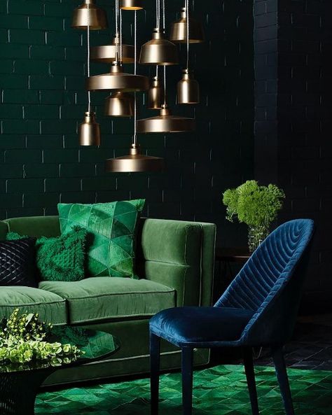 Dark Green Is The Latest Trend In Interior Design | LIFESTYLE Minimalist Dekor, Interior Design Minimalist, Dark Living Rooms, Green Furniture, Green Sofa, Design Seeds, Dark Interiors, Living Room Green, Green Interiors