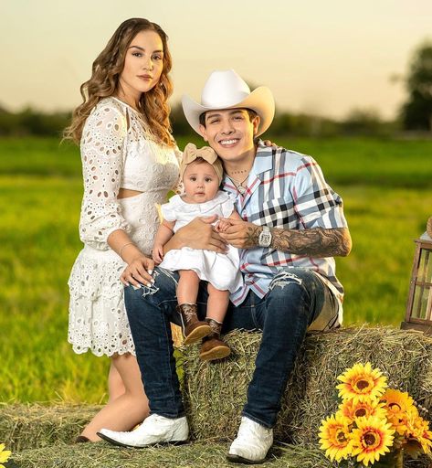 Pablo Emilio Escobar, Family Goals, Well Dressed, Concert Outfit, Party Time, Couple Goals, Cowboy Hats, Coral