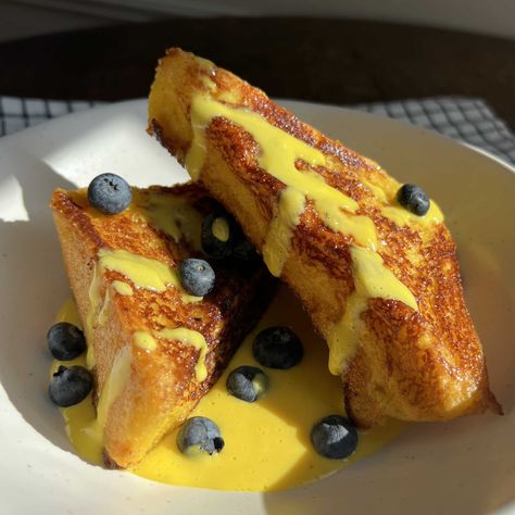 Spanish Torrijas with Crème Anglaise Anglaise Sauce, Best Lemon Desserts, Vanilla Custard Sauce, Delicious French Toast Recipe, French Toast Bread Pudding, Bakery Style Blueberry Muffins, Mini Lemon Cheesecakes, Pear And Almond Cake, Toasted Crostini