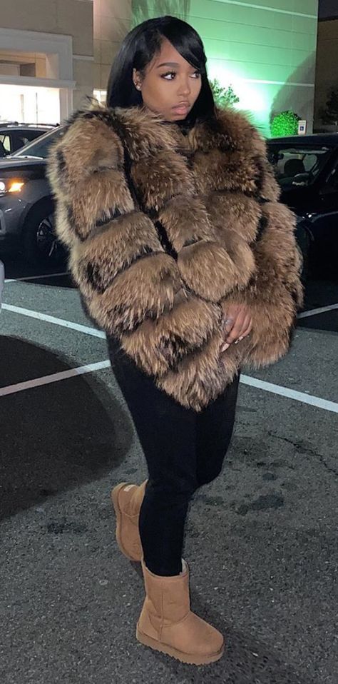 Fur Boots Outfit, Fur Jacket Outfit, Girls Fur Coat, Fur Coat Outfit, Winter Boots Outfits, Black Boots Outfit, Streetwear Outfit Ideas, Trendy Plus Size Fashion, Winter Attire