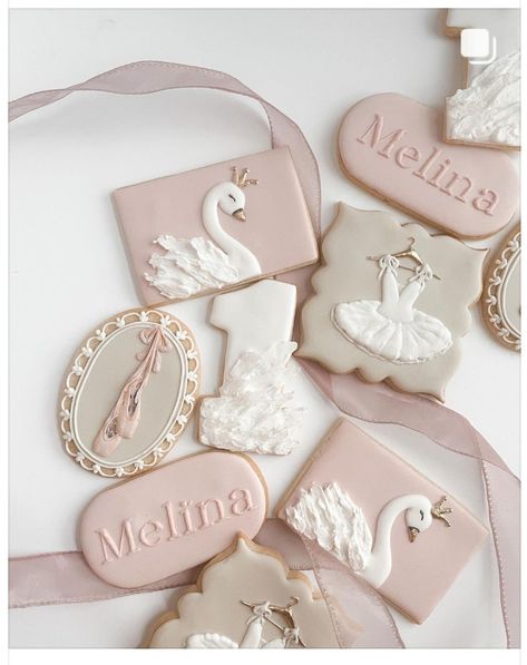 Ballerina Party Theme, Lake Birthday, Ballerina Cookies, Swan Baby Shower, Ballerina Baby Showers, Ballet Birthday, Idee Babyshower, Ballerina Birthday Parties, Baby Birthday Themes