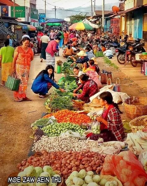 Market Place Drawing, Watercolour Composition, Kali Picture, Art Competition Ideas, African Recipes Nigerian Food, Memory Drawing, Market Scene, Myanmar Quotes, Composition Drawing