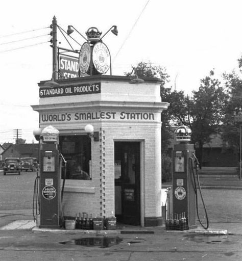 The world's smallest gas station, Detroit Lakes, Minnesota. Standard Oil, circa 1930. Detroit Lakes Minnesota, Old Gas Pumps, Car Memorabilia, Vintage Gas Pumps, Pompe A Essence, Gas Service, Station Service, Standard Oil, Old Garage