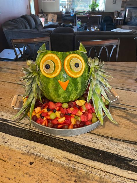 Carving Watermelon, Carving Fruit, Watermelon Art, Watermelon Carving, Fruit Plate, Rooster, Watermelon, Party Themes, Carving