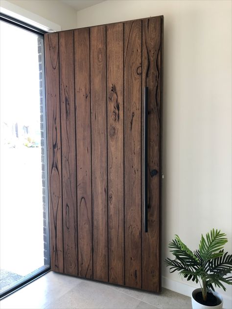 Door Design Rustic, Timber Front Door, Rustic Front Door, House Main Door, Modern Entrance Door, Best Front Doors, Contemporary Front Doors, Main Entrance Door Design, Wooden Front Door Design