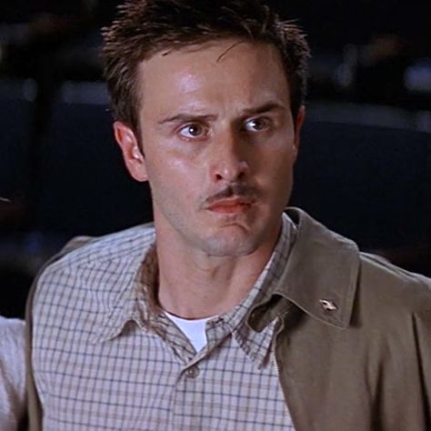 Dewey Scream 1996, Dewey Riley Icon, David Arquette Scream, Dewey Scream, Deputy Dewey, Dewey Riley, Scream Film, Scream Movie Poster, Scream Characters