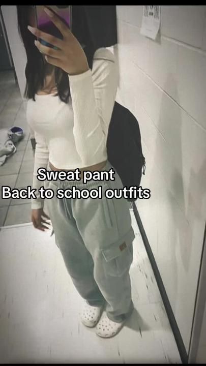 Ihavemadswagg on TikTok What To Wear With Black Sweatpants, Outfits With Black Sweatpants, How To Style Black Sweatpants, Black Sweats Outfit, Black Sweatpants Outfit, How To Style Sweatpants, Sweatpants Outfits For School, Sweatpants Fit, Cute Sweatpants Outfit