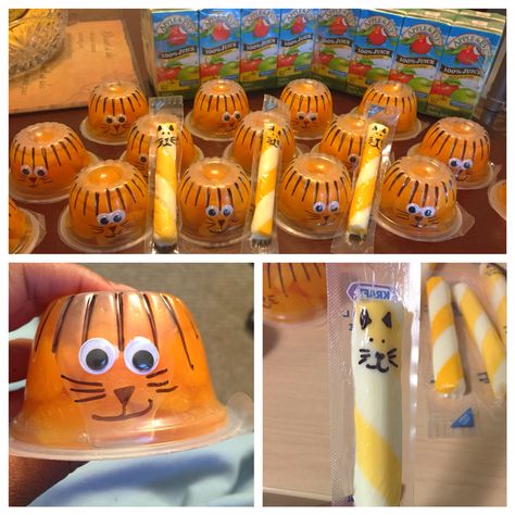 Tiger treats 🐯 Safari Snacks For Kids Jungle Theme, Tiger Treats, Tiger Snacks, Tigger Party, Jungle Snacks, Tiger Rising, Tiger Scouts, Tiger Party, Theme Snack