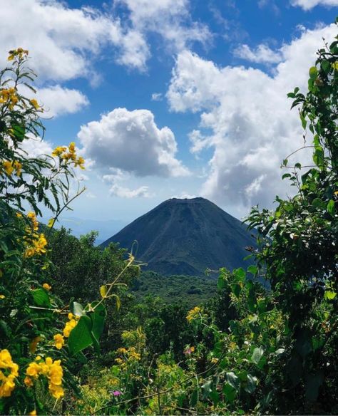 El Salvador Aesthetic Wallpaper, El Salvador Aesthetic, El Salvador Art, El Salvador Travel, Aesthetic Scenery, Continents And Countries, Travel America, Tourist Places, Travel Inspo