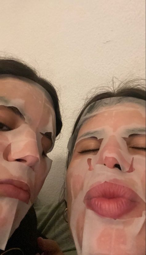 Besties Face Mask, Face Masks With Bestie, Selfie Ideas 2 People, Face Mask Aesthetic Friends, Facemask Selfie, Bestie Poses, Candy Salad, Face Mask Aesthetic, Friendship Photos