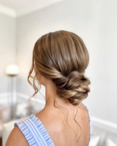 Simple Up Do Bridesmaid Hair, Bridesmaid Hair Spaghetti Strap Dress, Mother Of The Groom Hairstyles Over 50, Pinned Up Hair, Wedding Guest Nail, Bun Hairstyles For Wedding, Princess Updo, Hairstyle For Prom, Bridesmaid Hair Inspo