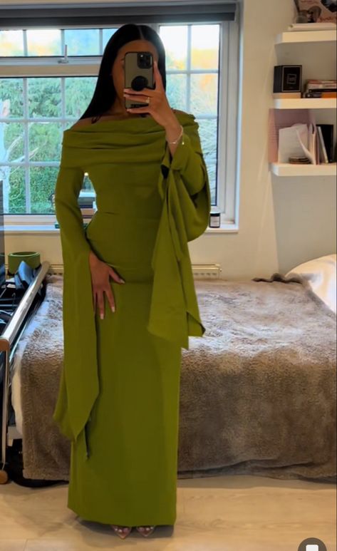 Birthday Dinner Outfit Modest, Graduation Modest Outfit, Modest Grad Dress, Modest Wedding Dresses Guest, Modest Birthday Dress, Modest Wedding Guest Dresses, Green Modest Dress, Modest Party Dresses, Hijabi Prom Dress