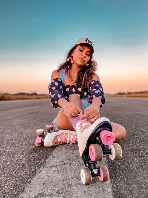 Roller Skates Photoshoot, Roller Skating Photoshoot, Skate Photoshoot, Skater Photoshoot, Roller Skating Pictures, Roller Skates Fashion, Skate Photography, Skating Pictures, Roller Skating Outfits