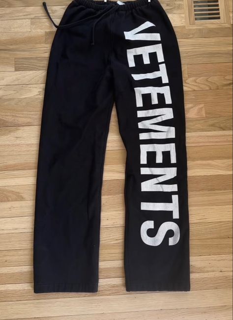 Vetements Sweatpants, Y2k Sweatpants, Tracksuit Outfit, American Boy, Gym Wear, House Stuff, Sweatpants, My Style, Wardrobe