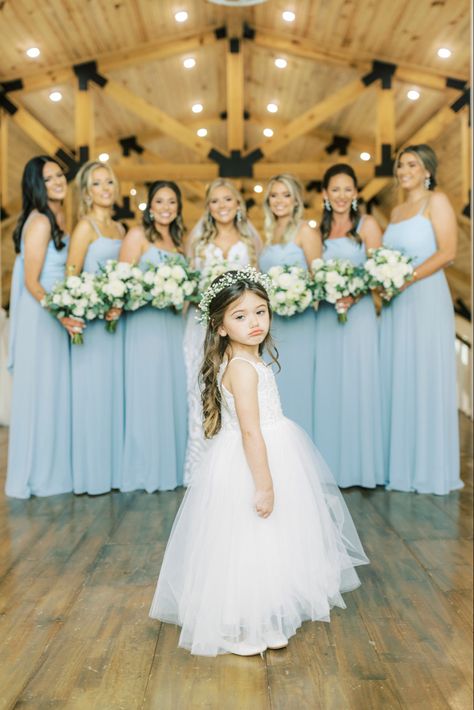 Wedding Poses Bride And Bridesmaids, Must Have Wedding Party Photos, Wedding Poses For Photographer, Wedding Poses List, Bridal Party Photos Bridesmaid, Fun Wedding Poses For Bridal Party, Flowergirl Wedding Pictures, Wedding Picture Bridesmaid, Bride And Flower Girl Portrait