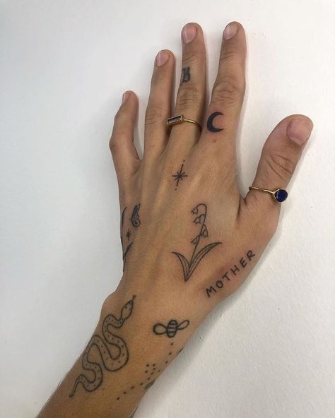 Aesthetic Hand Tattoos, Small Wave Tattoo, Tattoos Pinterest, Handpoke Tattoo, Tattoos Geometric, Poke Tattoo, Makijaż Smokey Eye, Dainty Tattoos, Aesthetic Tattoo