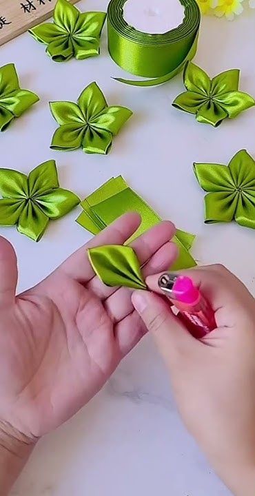 Ribbon Flowers Diy Easy, Satin Ribbon Crafts, Flower Crafts Preschool, Bamboo Bedroom, Handmade Flowers Tutorial, Collage Portraits, Rose Craft, Satin Flowers Diy, Paper Roses Diy