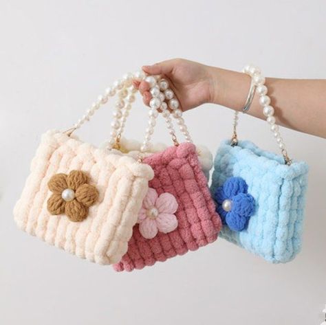 Gorgeous Crochet, Diy Crochet Bag, Bags Pattern, Kawaii Crochet, Crochet Clutch, Crochet Handbags Patterns, Crochet Girls, Handbag Pattern, Foto Baby