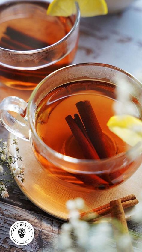 Learn to make Te De Canela (Cinnamon Tea) with cinnamon sticks and enjoy a healthful, relaxing tea warm or iced, with several flavor variations! ☕️🍋🌼 Cinnamon Tea Benefits, Mexican Drink Recipes, Cinnamon Health Benefits, Cassia Cinnamon, Cinnamon Benefits, Mexican Drinks, Cinnamon Tea, Relaxing Tea, Spice Tea