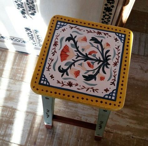 Vintage Hand Painted Furniture, Folk Decor, Folk Painting, Scandinavian Folk Art, Painted Chairs, Furniture Renovation, Painted Table, Hand Painted Furniture, Furniture Painting