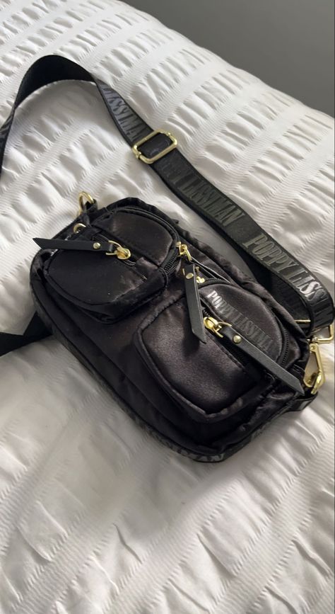 Poppy Lissiman Bags, Bobby Bag, Poppy Lissiman, 2023 Mood, Basic Girl, Black Poppy, Wardrobe Goals, Bags Aesthetic, Christmas 2023