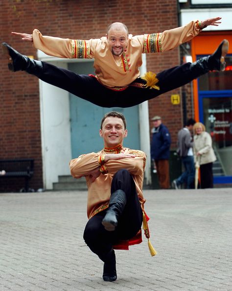 Russian Dancers Karate Art, Russian Dance, Cultural Dance, Adult Ballet, International Dance, Steve Mccurry, Types Of Dancing, World Dance, Russian Culture