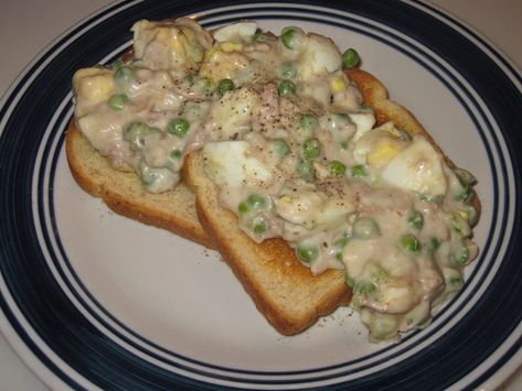 Creamed Tuna On Toast, Tuna On Toast, Creamed Tuna, Tuna Fish Recipes, Canned Tuna Recipes, Tuna Recipe, Tuna Patties, Tuna And Egg, Creamed Peas