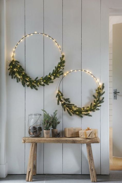 50+ Boho Christmas Decor Ideas - Nikki's Plate Julkransar Diy, Joululahjat Diy, Diy Christmas Wreaths Ideas, Christmas Wreaths Ideas, Diy Christmas Wreaths, Wreaths Ideas, Christmas Decor Inspiration, Xmas Deco, Wreaths Diy