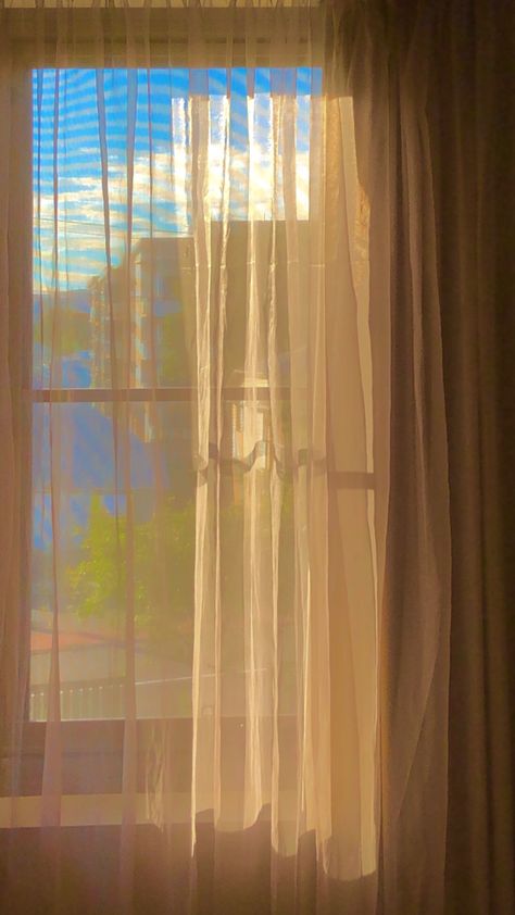 Window Sunlight Aesthetic, Golden Hour Window Shadow, Sunlight Window Shadow Aesthetic, Sunshine Through Window Aesthetic, Sunrise Aesthetic Window, Htc Wallpaper, Powerpoint Tutorial, Future Wallpaper, Sunset Rose