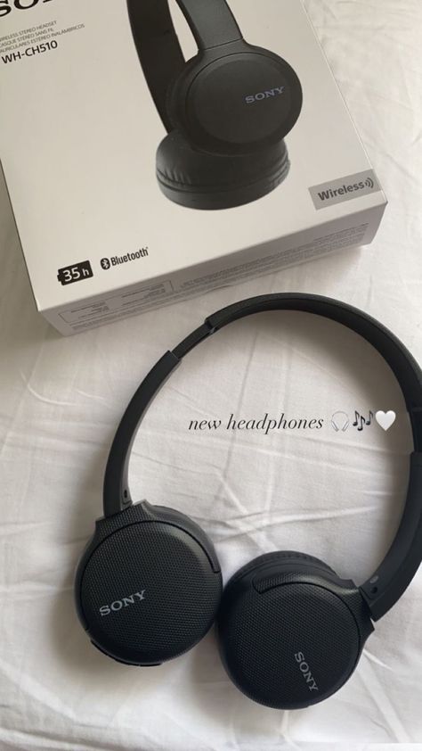 Black Sony Headphones With Stickers, Headsets Aesthetic, Headphones Instagram Story, Sony Headphones Aesthetic Wh-ch520, Sony 510 Headphones Aesthetic, Sony Headphones Wh-ch510 Aesthetic, Types Of Headphones, Sont Headphones, Overhead Headphones Aesthetic