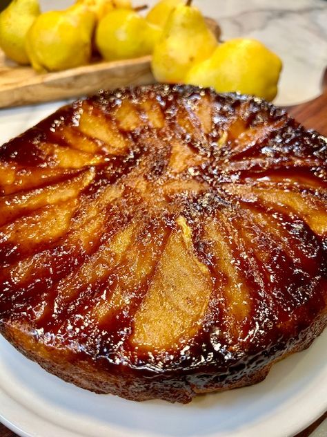 Caramelized Pear Upside Down Cake - Baker By Heart Pear Upside Down Cake Recipes, Upside Down Pear Gingerbread Cake, Pear Upside Down Cake Cast Iron, Pear Upside Down Cake Easy, Upside Down Pear Cake Recipe, Caramel Pear Cake, Pear Dessert Recipes Easy, Grapefruit Upside Down Cake, Upside Down Pear Cake