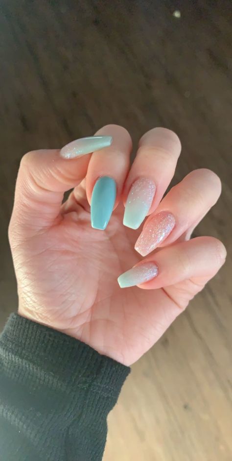 Elsa Inspired Nails, Disney Princess Inspired Nails, Elsa Nail Art, Frozen Inspired Nails, Disney Princess Prom Dresses, Elsa Nails, Disney Frozen Nails, Frozen Nails, Princess Nails