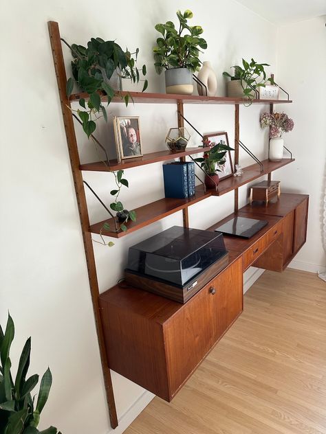 Mid Century 1960s Modular Danish Teak and Brass Royal System Poul Cadovius Style Bookshelf Three Bay Wall Unit Desk - Etsy Mid Century Studio Apartment Ideas, Mcm Shelves Decor, Book Shelves Mid Century, Mid Century Modular Shelving, 1960s Interior Design Mid Century, Mid Century Shelf Styling, Danish Furniture Mid Century, Poul Cadovius Royal System, Mcm Wall Shelves