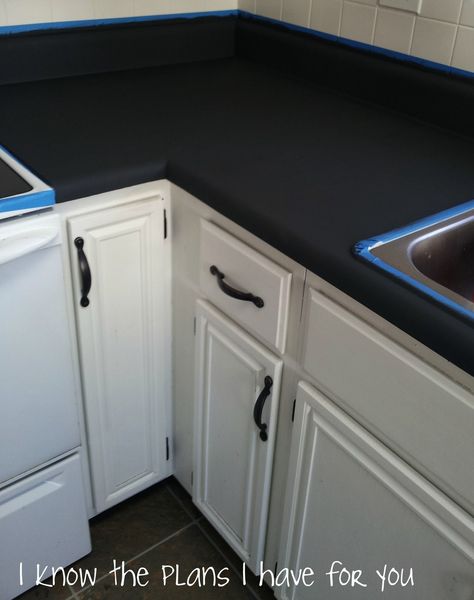 DIY:  How to Paint Kitchen Countertops - lots of tips on what to do and what not to do when painting countertops - via I Know the Plans I Have for You Paint Kitchen Countertops, Painting Kitchen Countertops, Kitchen Remodel Countertops, Outdoor Kitchen Countertops, Kitchen Countertop Materials, Painting Countertops, Black Countertops, Paint Kitchen, Cabinet Remodel