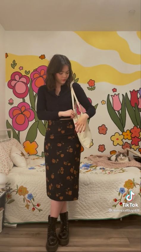 Ootd With Skirt, Broad Shoulder Outfits, Outfit Rok, Rok Outfit, Vintage Ootd, Aesthetic Fits, Skirt Floral, Swaggy Outfits, 가을 패션