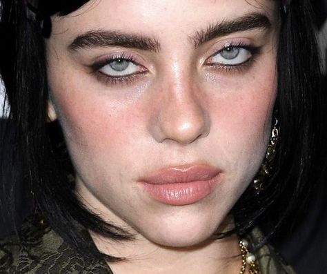 Makeup For Sanpaku Eyes, Billie Eilish Eyes Close Up, Sleepy Eyes Aesthetic, Billie Eilish Eyes, Eye Close Up, Sleepy Eyes, Tired Eyes, Dope Makeup, Charli Xcx