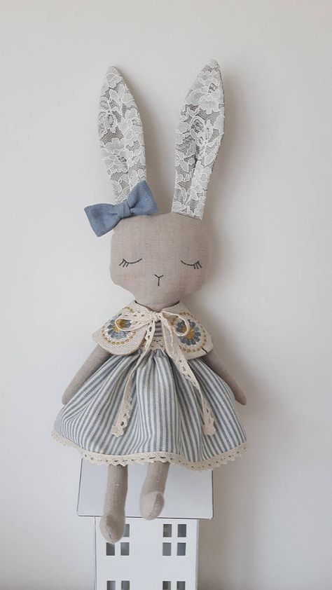 Trendy Sewing Projects, Easter Bunny Plush, Heirloom Doll, Rabbit Dolls, Fabric Toys, Sewing Projects For Kids, Floppy Ears, Baby Projects, Bunny Doll