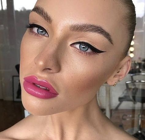 Bold Pink Lip Makeup Looks, Bright Pink Lipstick Makeup Look, Bold Pink Lip Makeup, Fuschia Lipstick Makeup Look, Pink Lips Makeup Look, Pink Lip Makeup Look, Pink Lipstick Look, Magenta Makeup Look, Pink Lipstick Makeup Look