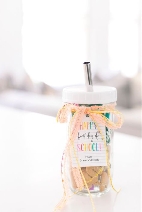 First Day Of School Teacher Gift Tag, First Day Of School Teacher Gifts, Last Minute Teacher Gifts, Abc Cookies, Cookie Jar Gifts, Mason Jar Cup, First Day Of School Teacher, Teacher Holiday Gifts, Mason Jar Cups