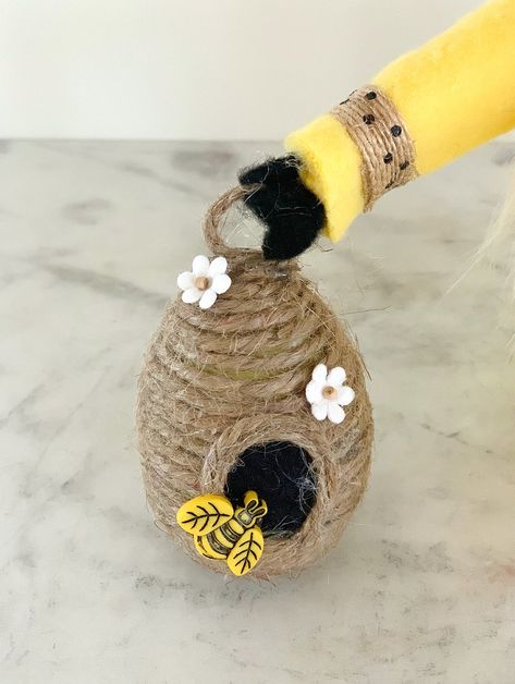 Diy Bee Ornament, Gnome Accessories Diy, Bee Gnome Diy, Bee Ornaments Diy, Diy Bee Hive Decoration, Bee Crafts For Adults Diy, Gnome Accessories, Bee Business, Gnome Collection